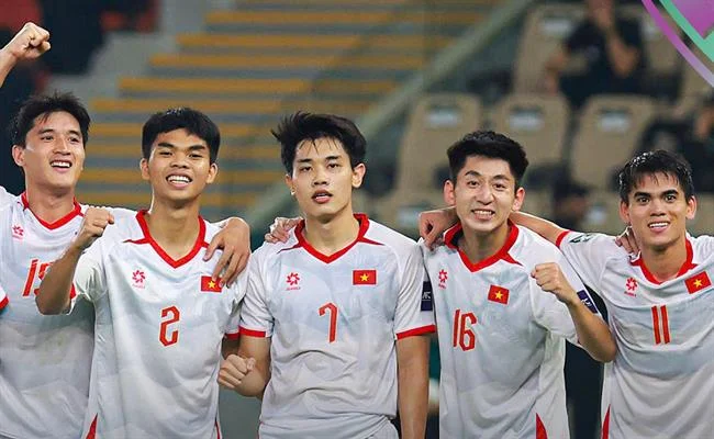 Sân bóng đá với quả bóng và lưới, tượng trưng cho cá cược bóng đá tại 123b web